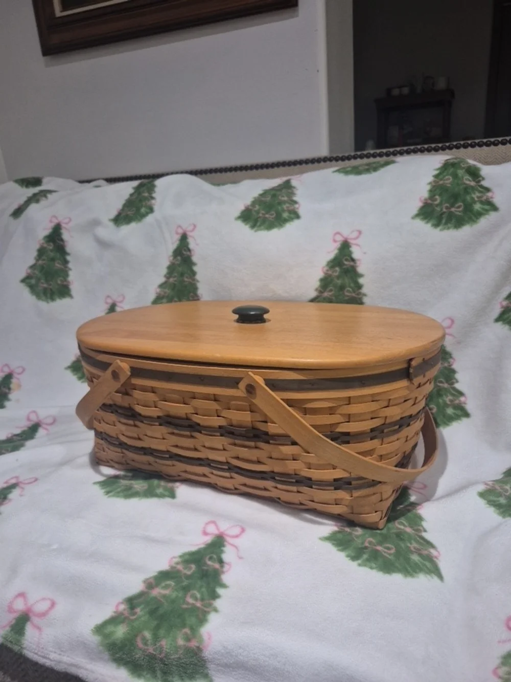 Longaberger Traditions Collection Woven Picnic Basket in Natural Brown